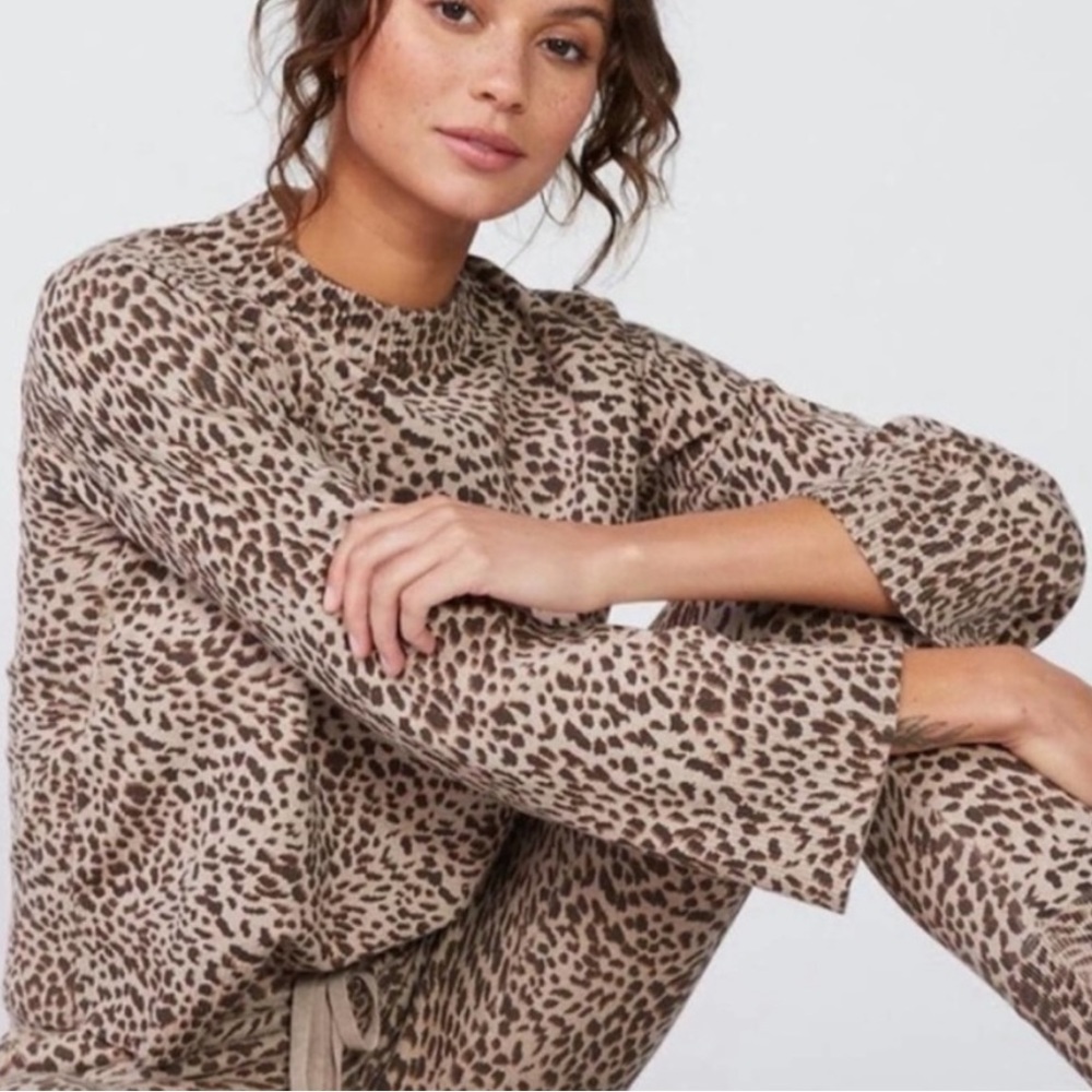 NWT- MONROW Leopard Mock Neck Cashmere Blend Sweater in Latte